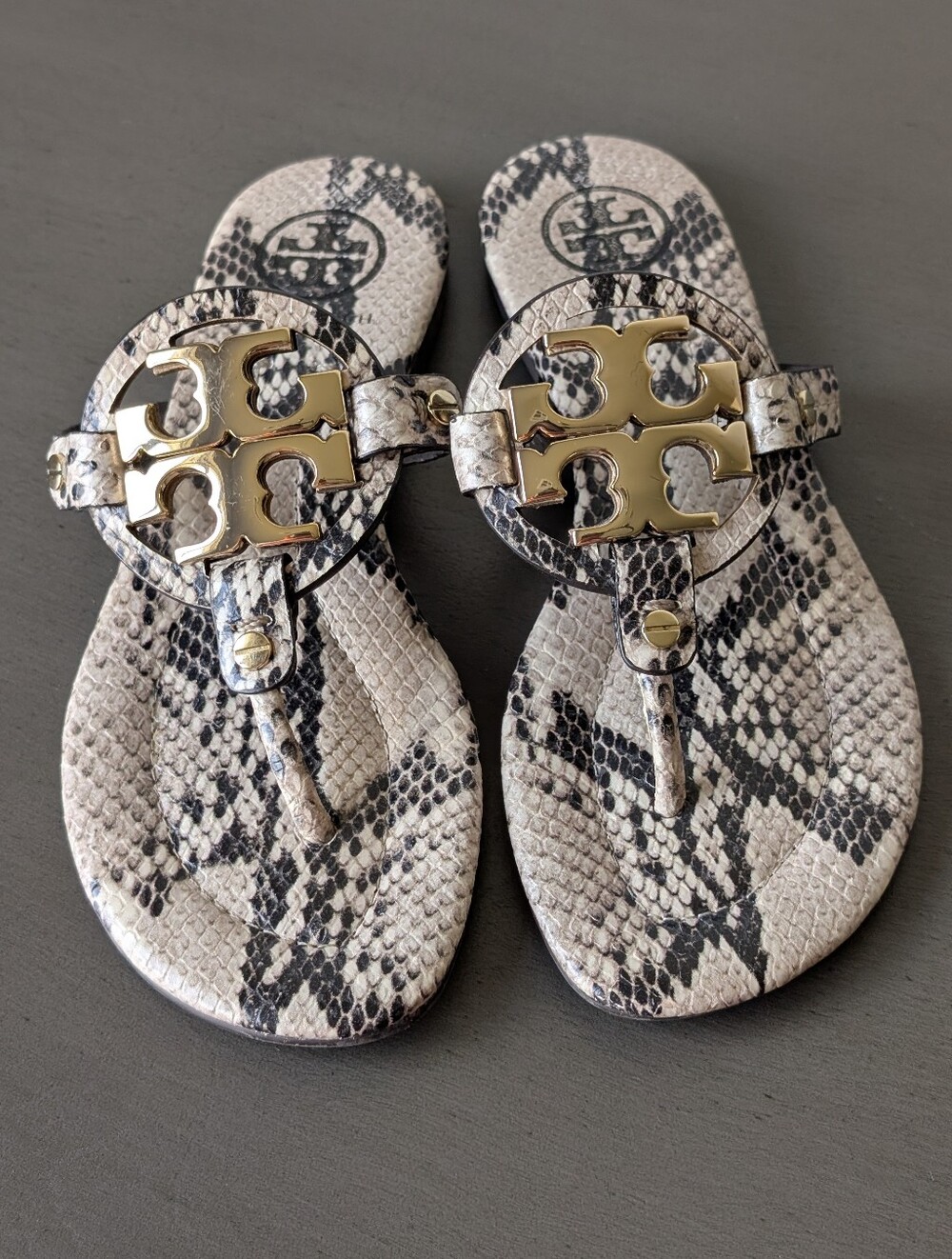 Tory Burch Miller Snake Embossed Gold Logo Thong Sandals Size 5.5 Casual Summer